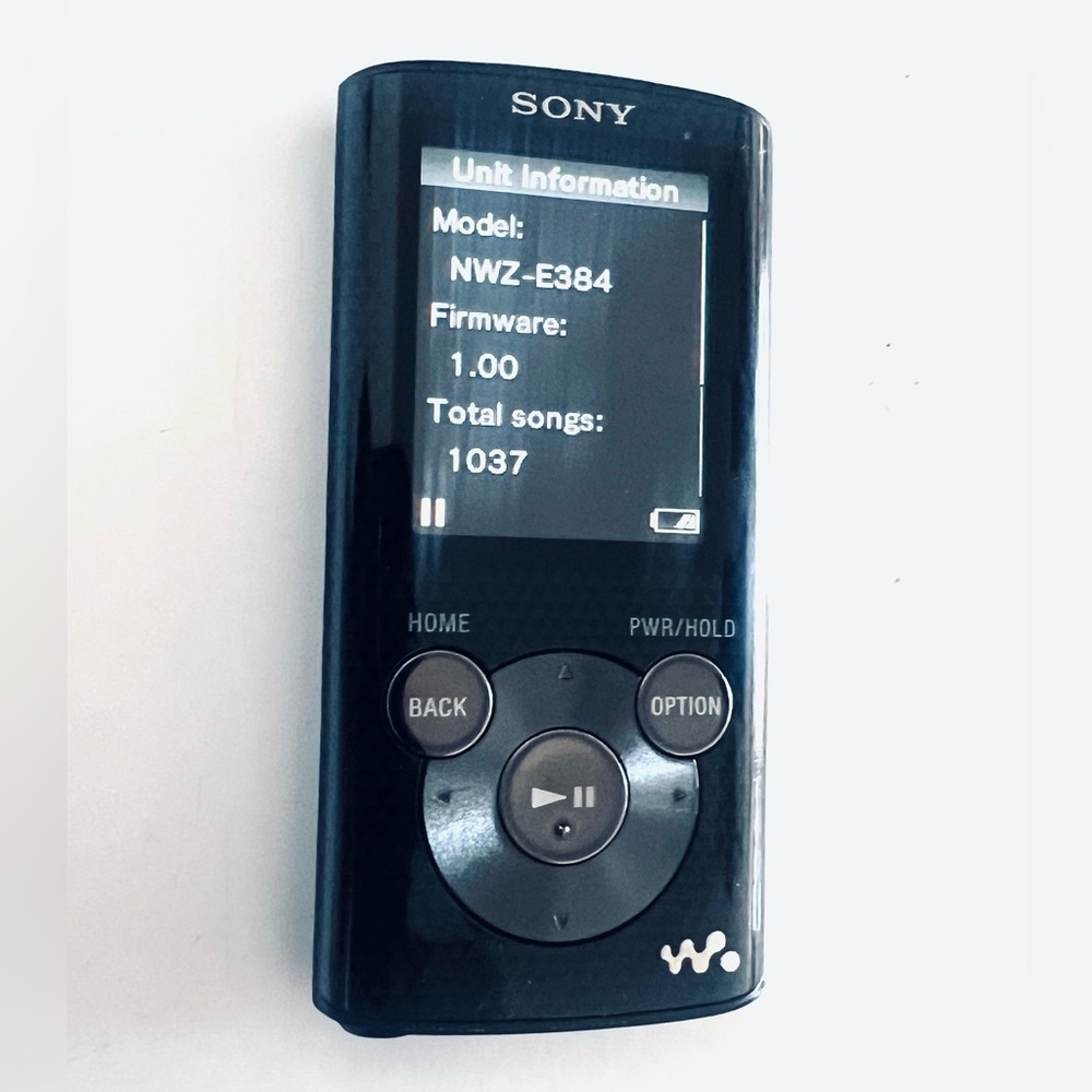 Sony Walkman NWZ-E384 Portable Media Player with Black Accessories 95% The New - Picture 8 of 8